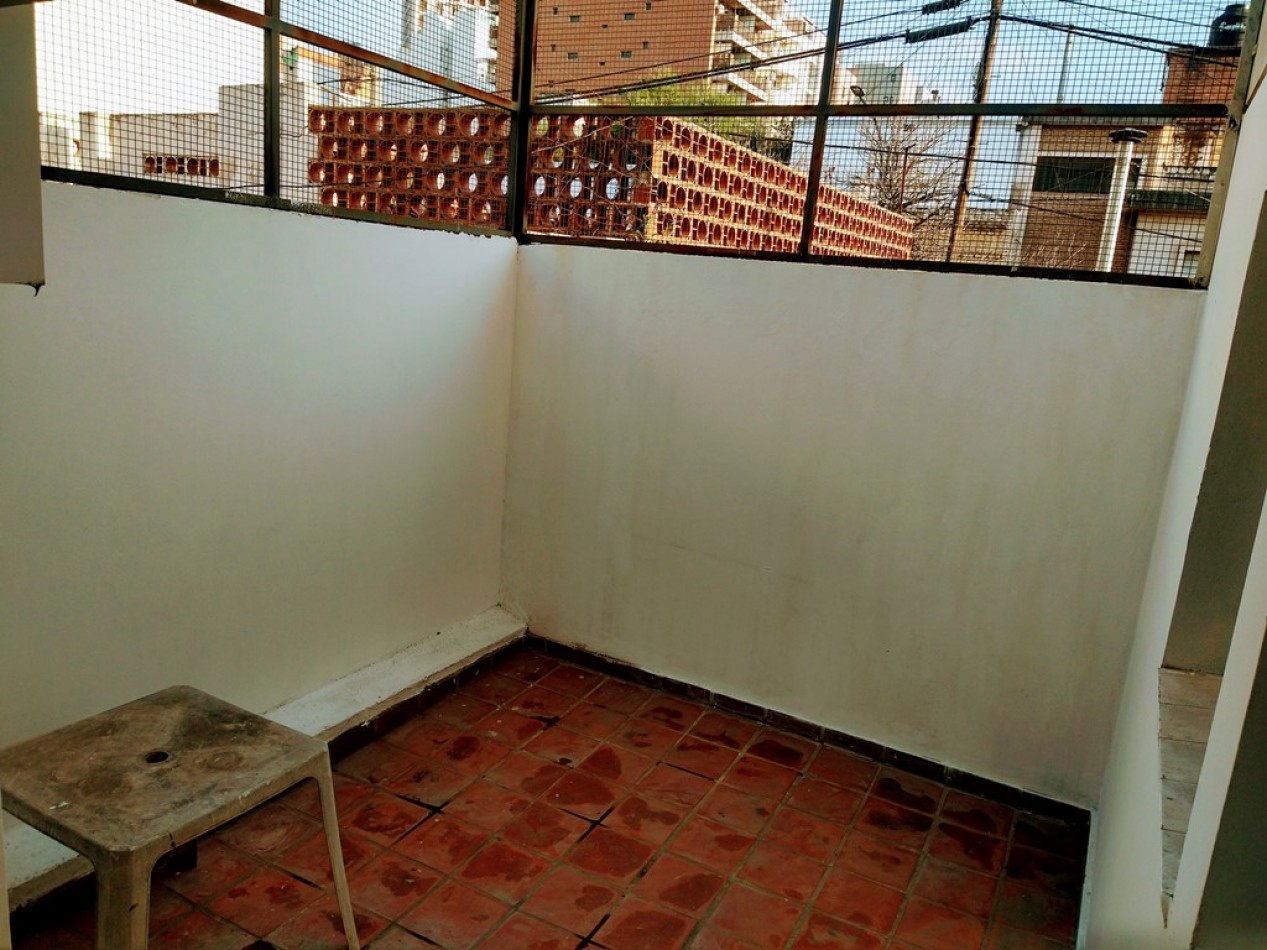 ALQUILER DEPTO 2 DORMITORIOS CON PATIO A Mts.DE CIUDAD UNIVERSITARIA