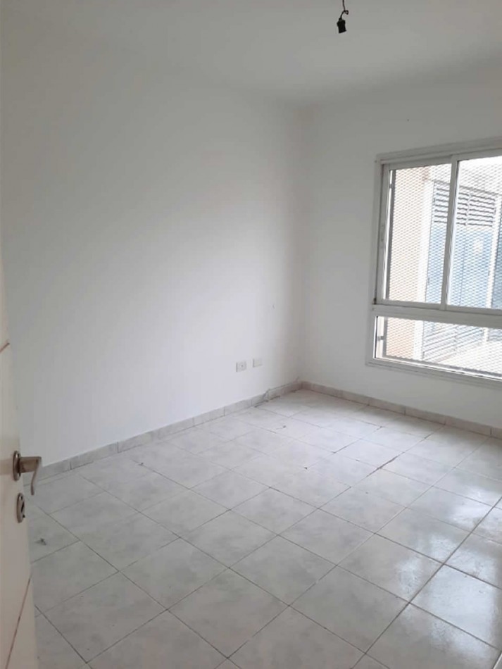 Guemes - Departamento en Planta Baja con Patio y Cochera (Con Renta Vigente)