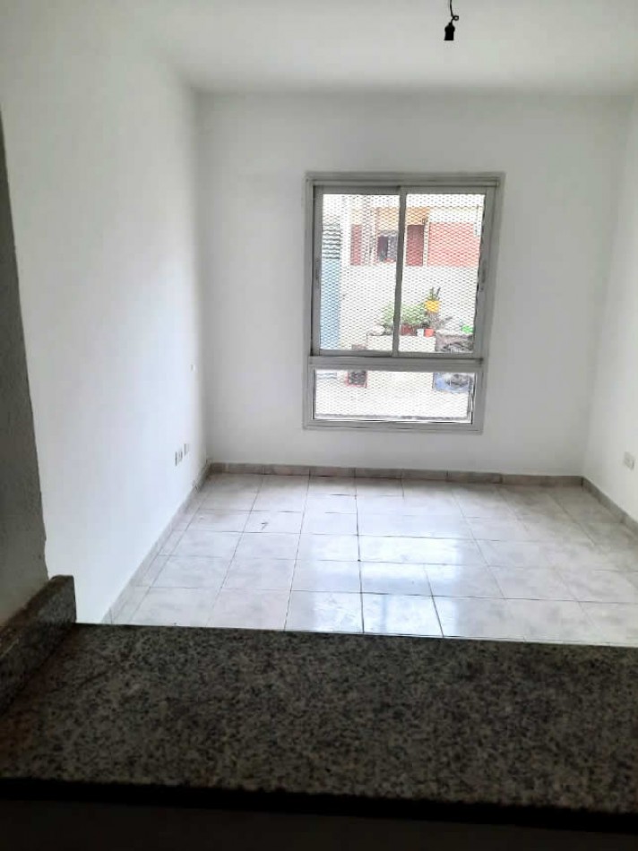 Guemes - Departamento en Planta Baja con Patio y Cochera (Con Renta Vigente)