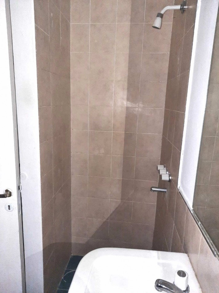 Guemes - Departamento en Planta Baja con Patio y Cochera (Con Renta Vigente)