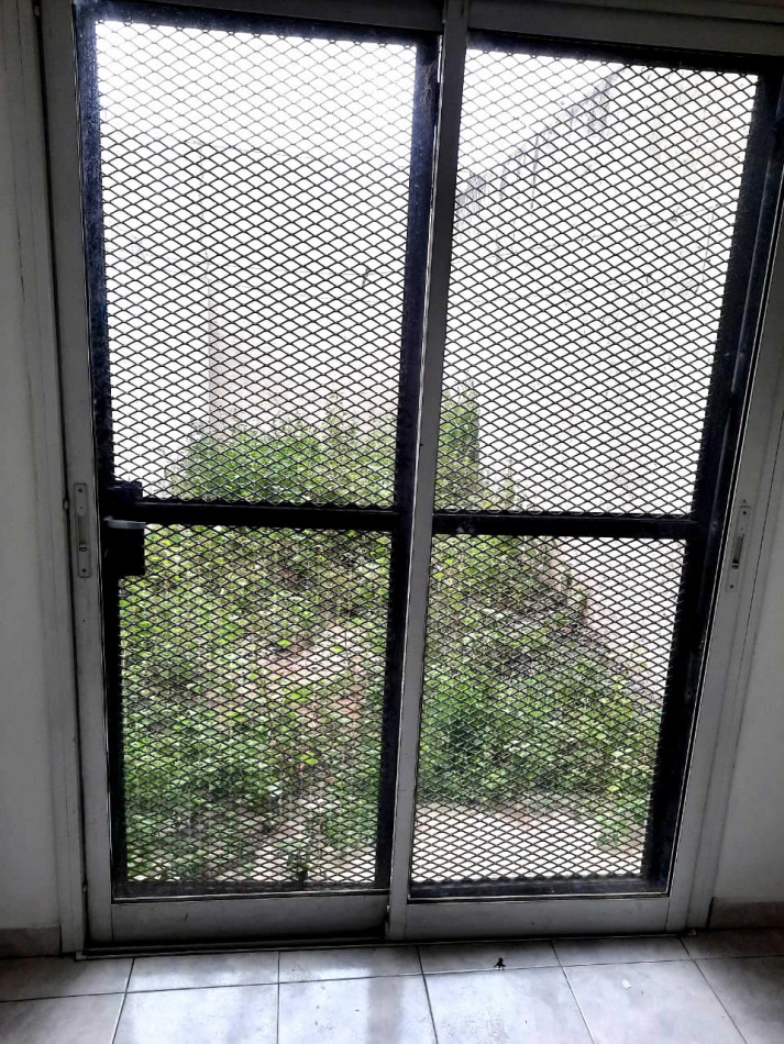 Guemes - Departamento en Planta Baja con Patio y Cochera (Con Renta Vigente)