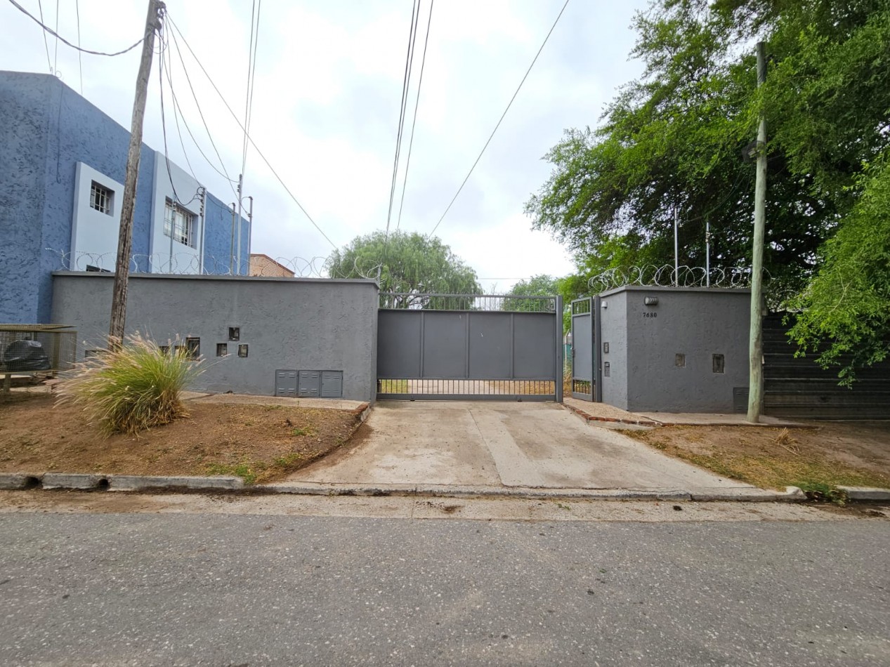 QUISQUISACATE - DOS LOTES DE 694 m² Y 603 m² EN HOUSING CERRADO