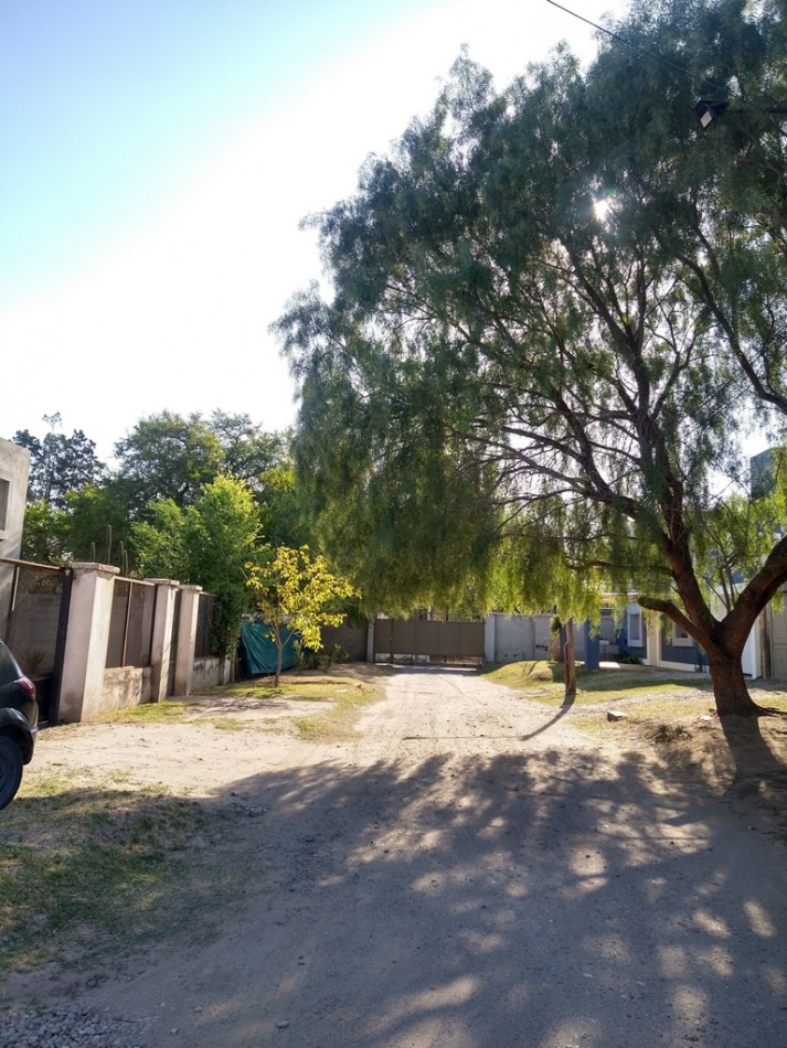 QUISQUISACATE - DOS LOTES DE 694 m² Y 603 m² EN HOUSING CERRADO