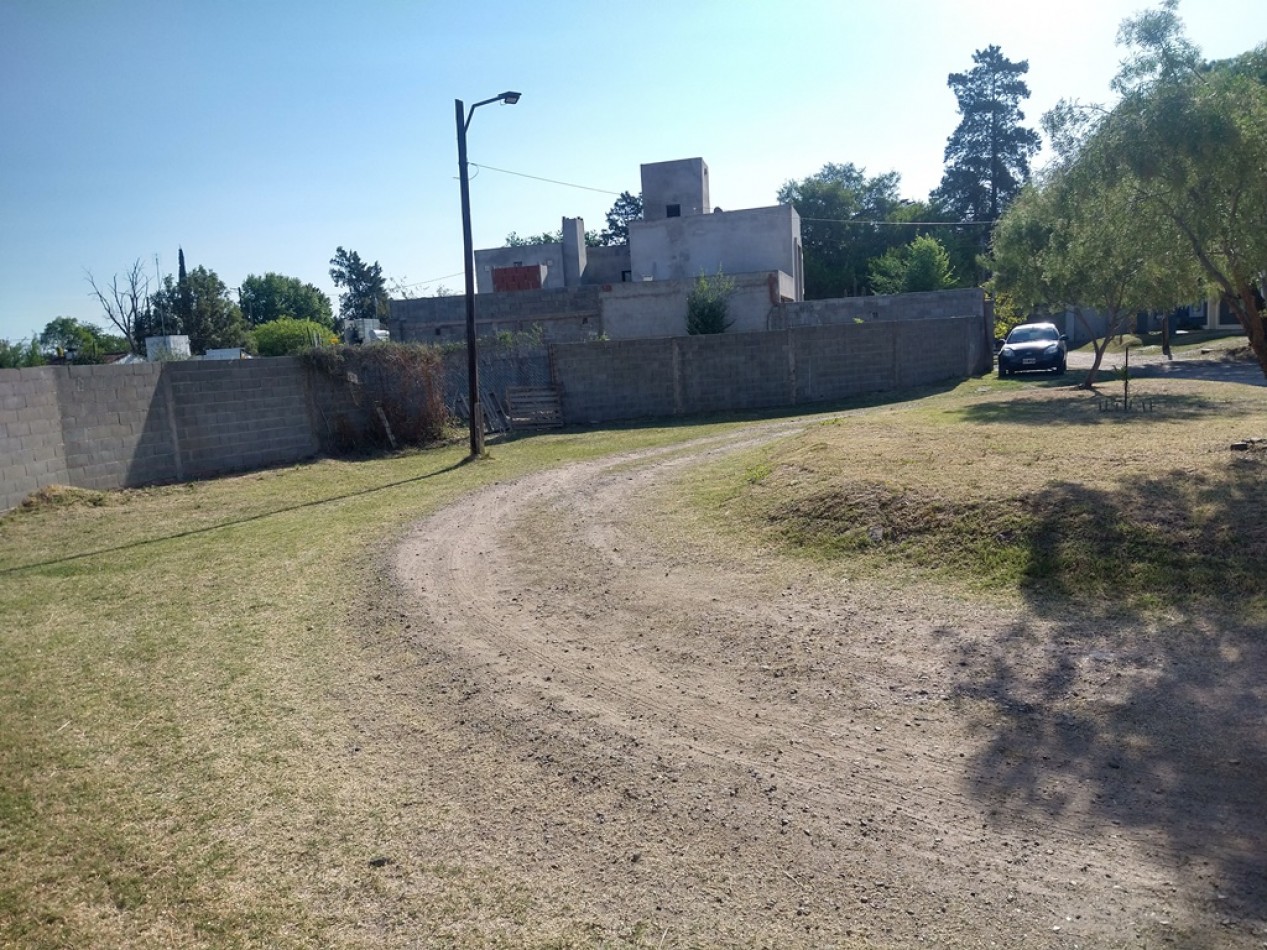 QUISQUISACATE - DOS LOTES DE 694 m² Y 603 m² EN HOUSING CERRADO