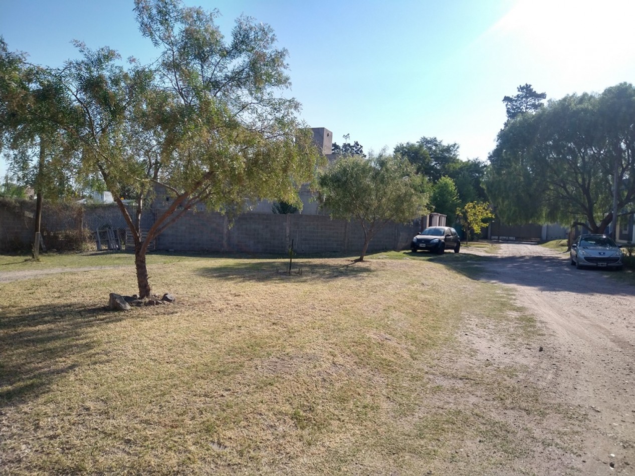 QUISQUISACATE - DOS LOTES DE 694 m² Y 603 m² EN HOUSING CERRADO