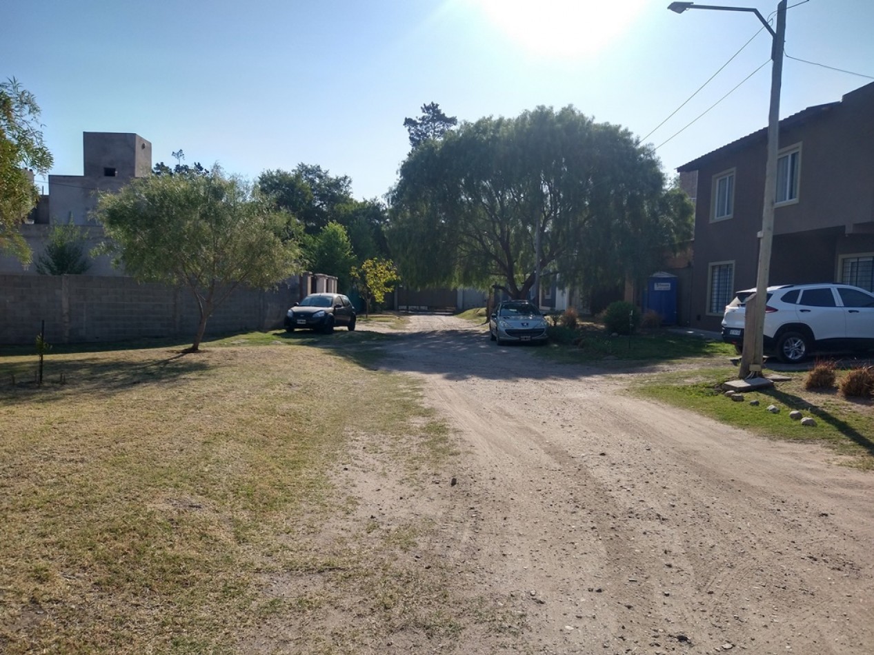 QUISQUISACATE - DOS LOTES DE 694 m² Y 603 m² EN HOUSING CERRADO