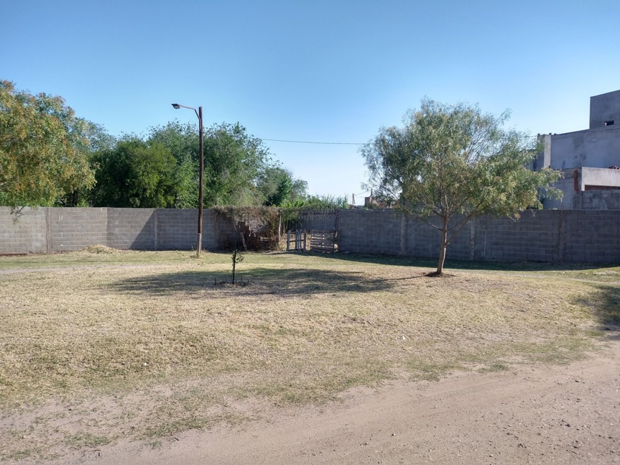 QUISQUISACATE - DOS LOTES DE 694 m² Y 603 m² EN HOUSING CERRADO