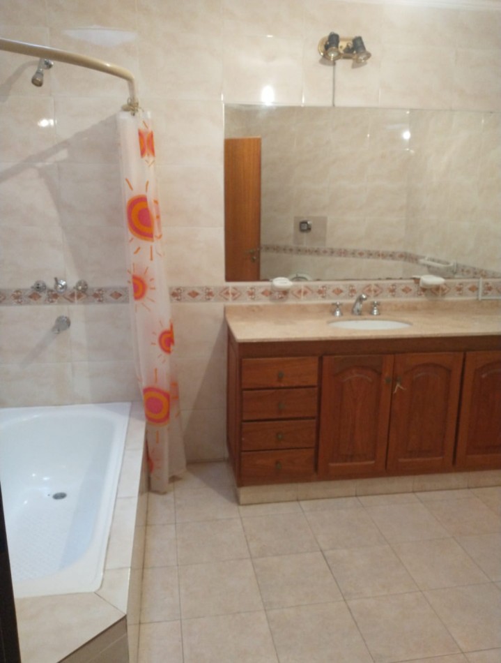 Casa 3 Dorm en Venta en B° La Salle-