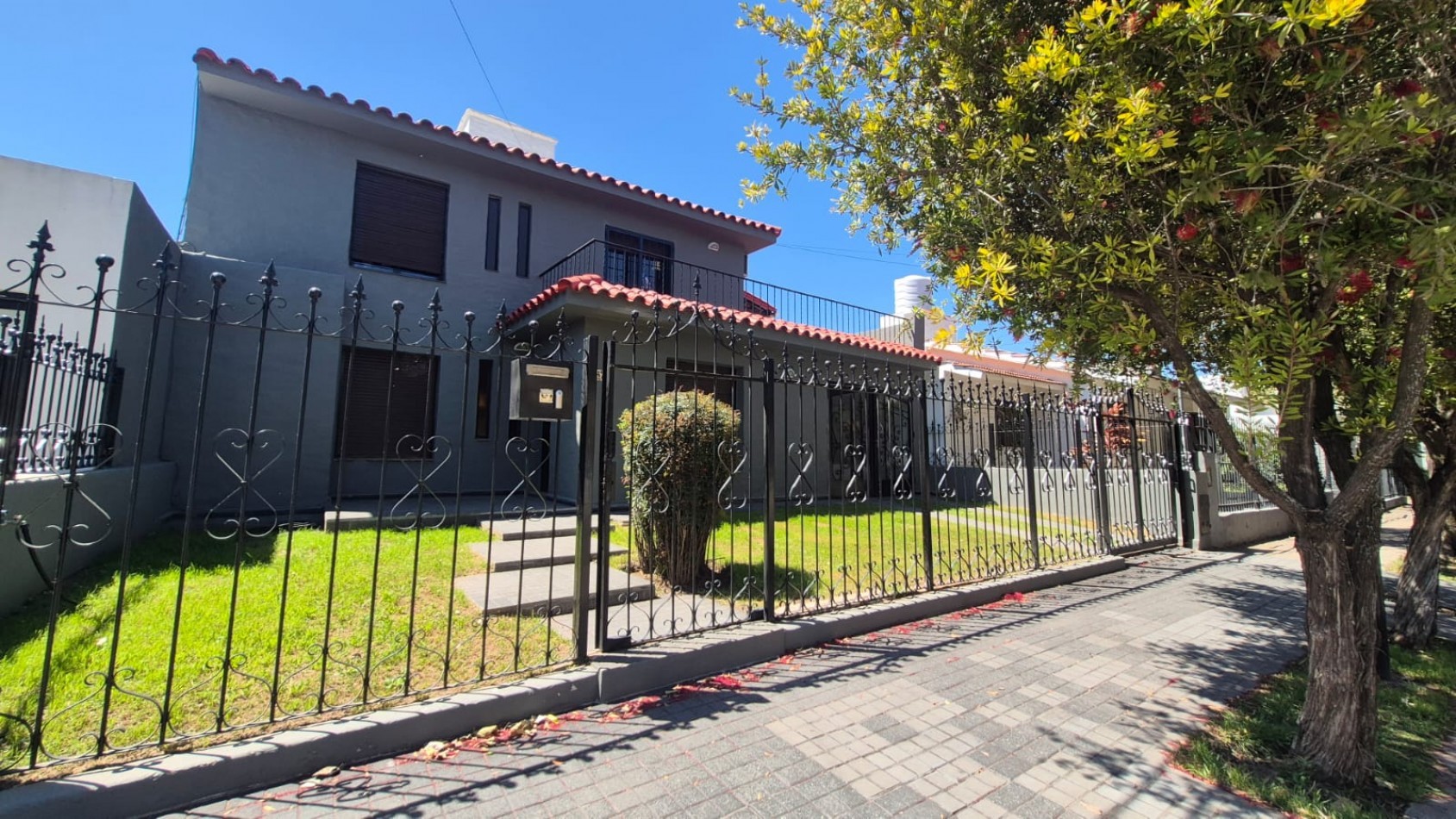 B° CENTENARIO- CASA 4 DORM A MTS CORDILLERA