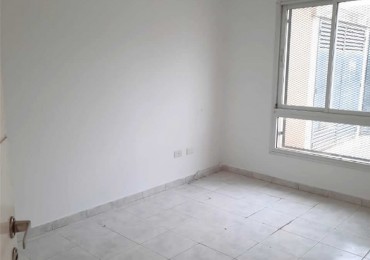 Guemes - Departamento en Planta Baja con Patio y Cochera (Con Renta Vigente)