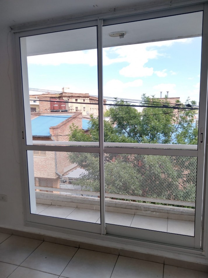 ALQUILO- GUEMES- DEPTO 2 DORMIT CON BALCON Y ASADOR