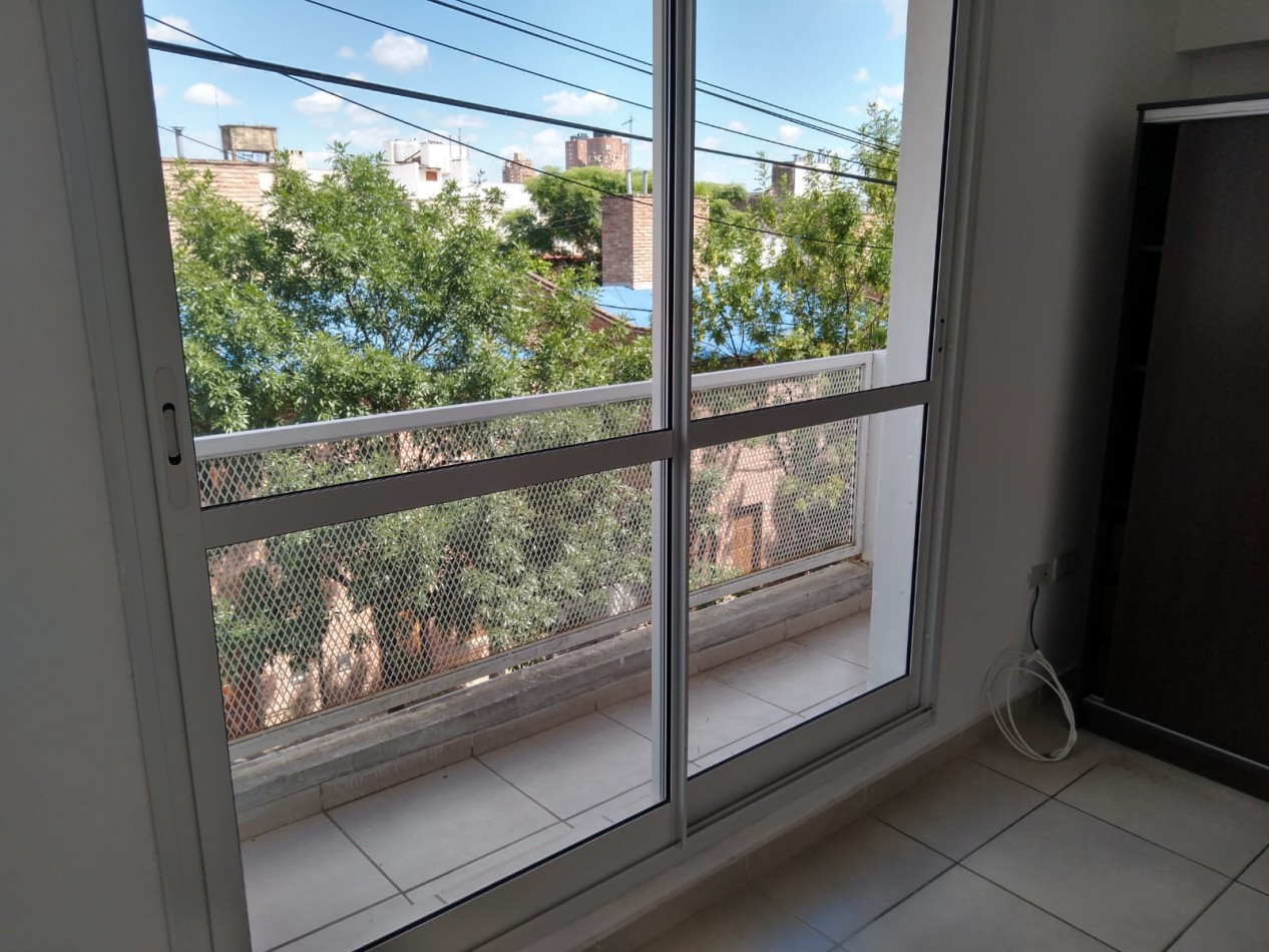 ALQUILO- GUEMES- DEPTO 2 DORMIT CON BALCON Y ASADOR