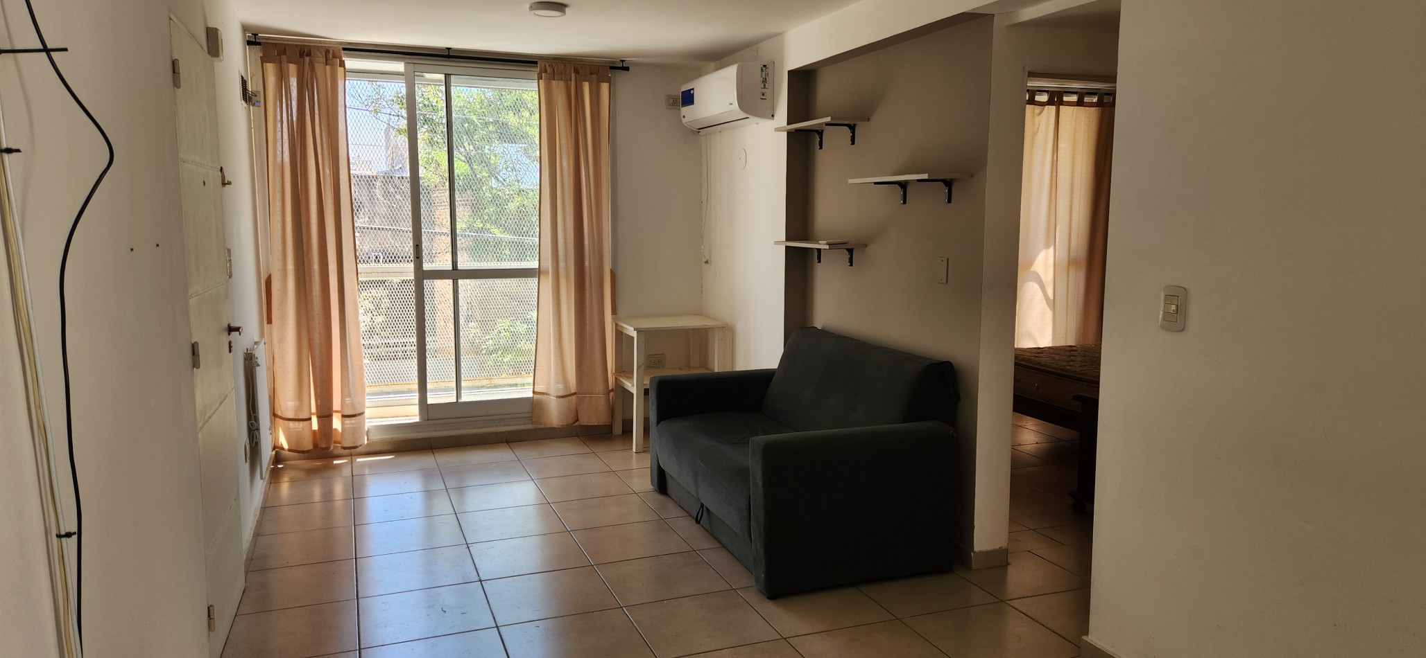 ALQUILO- GUEMES- DEPTO 2 DORMIT CON BALCON Y ASADOR