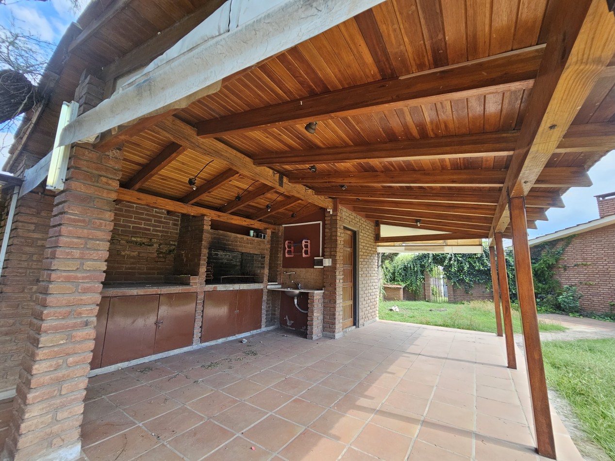 Imperdible casa en el corazon de Arguello, sobre Heriberto Martinez