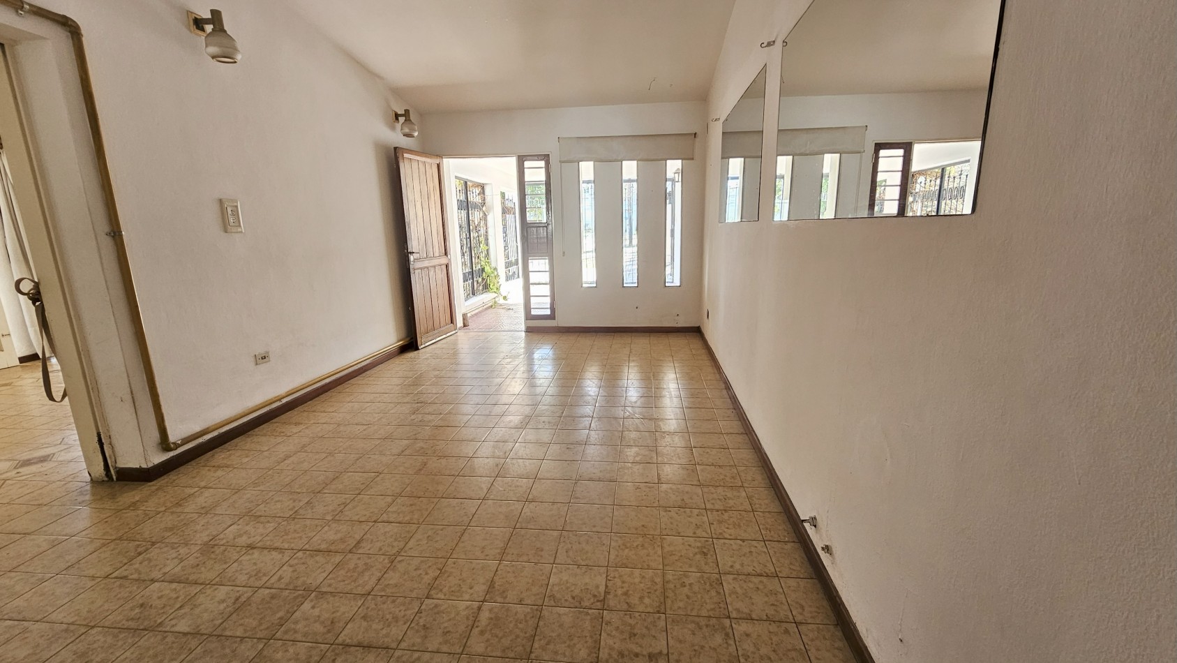 ARGUELLO- Casa de 4 Dorm a mts de Recta Martinolli
