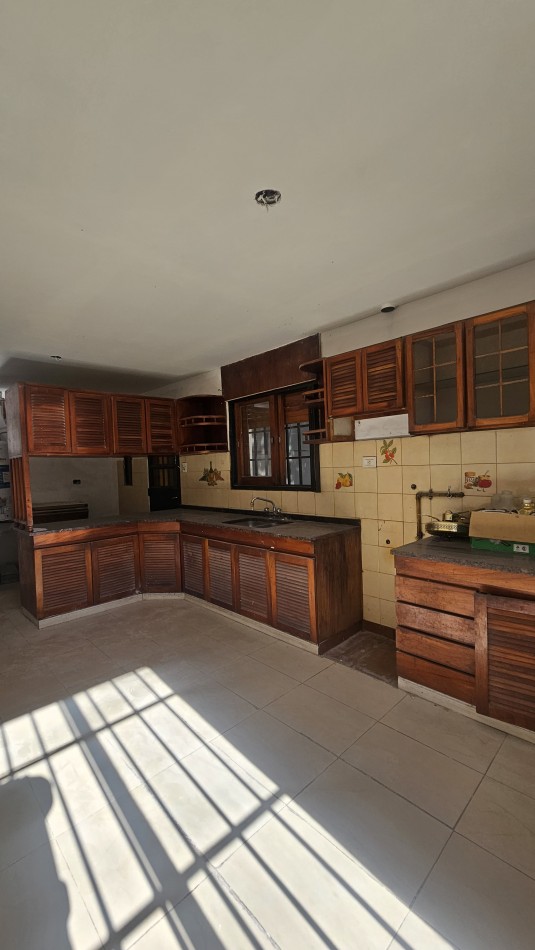 OPORTUNIDAD! Casa a reciclar en Marquez de Sobremonte