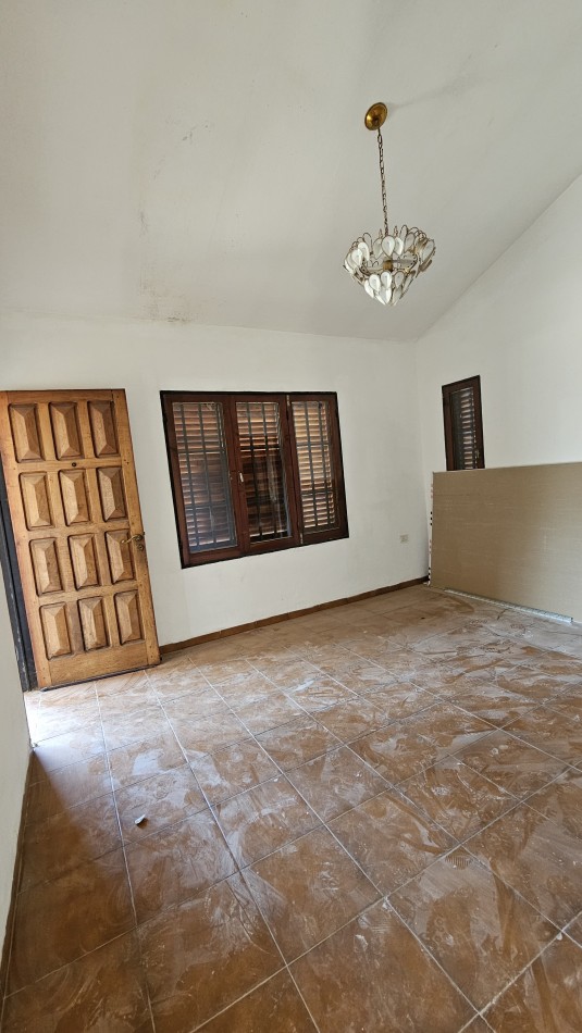 OPORTUNIDAD! Casa a reciclar en Marquez de Sobremonte