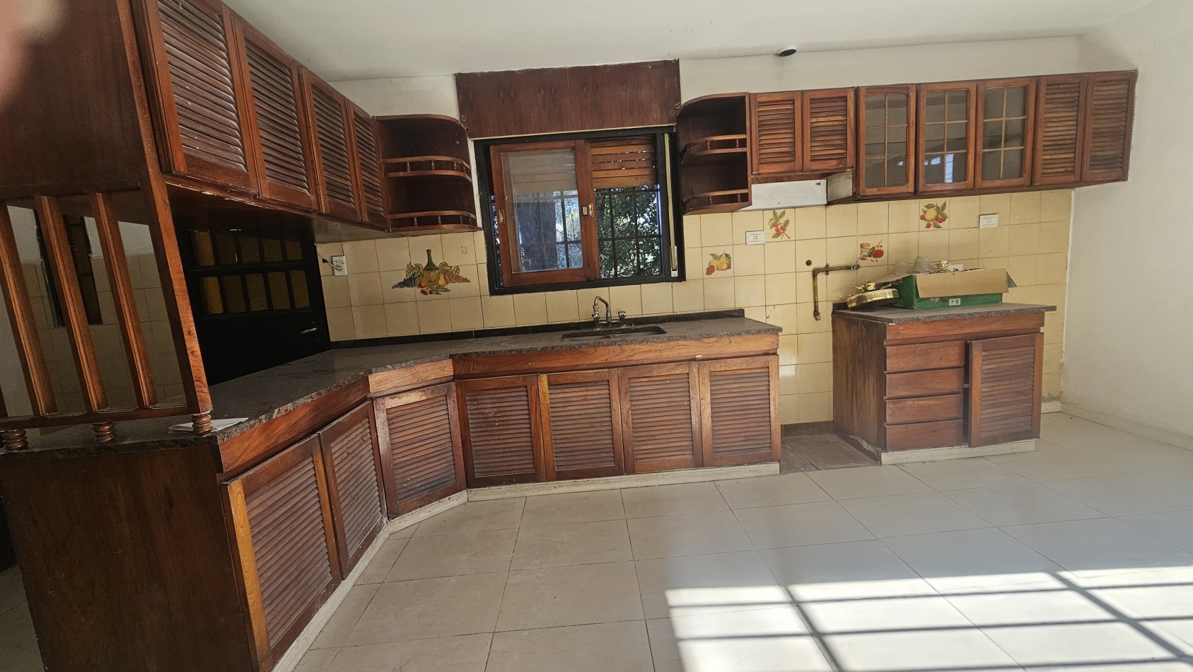 OPORTUNIDAD! Casa a reciclar en Marquez de Sobremonte