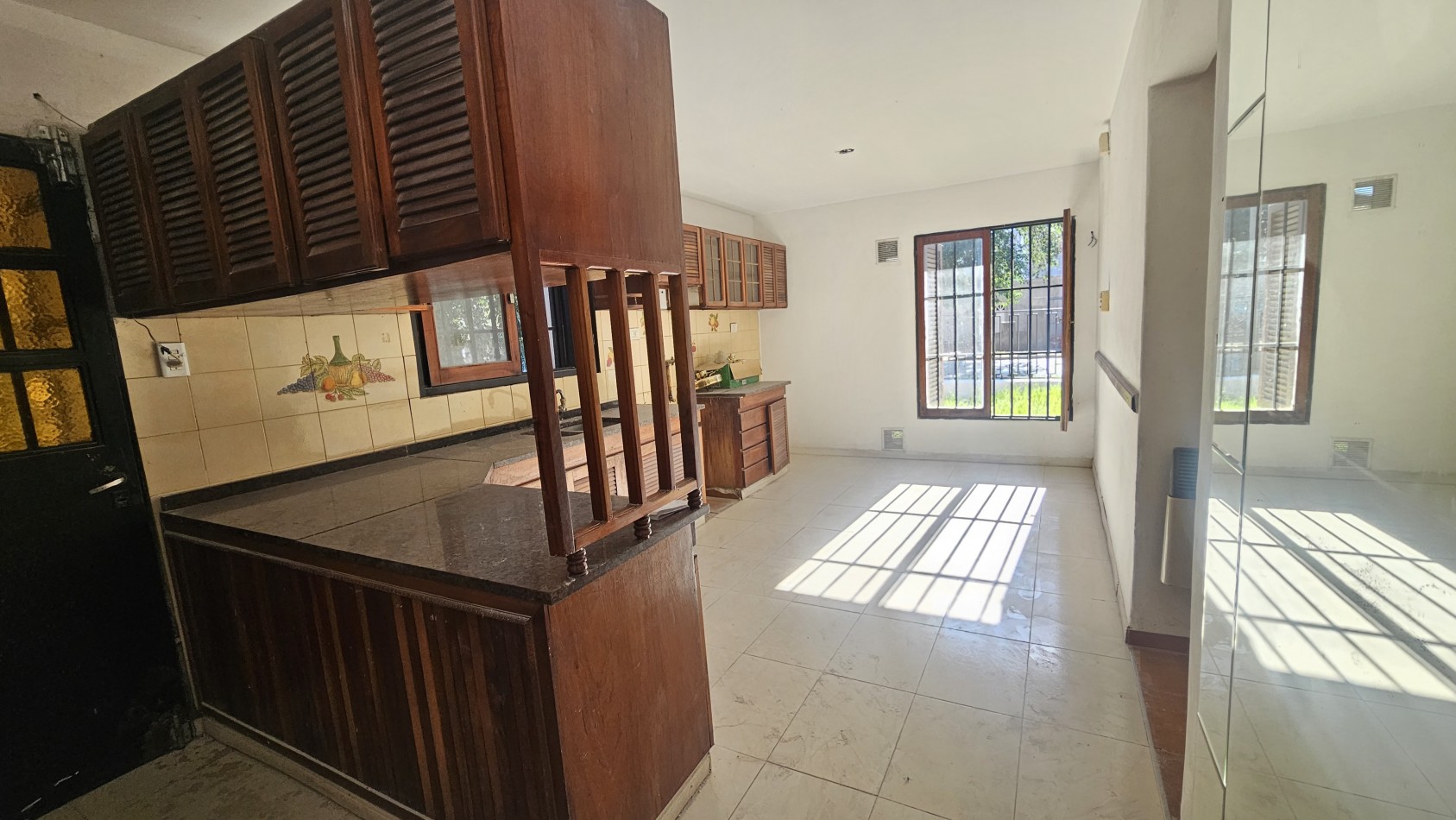 OPORTUNIDAD! Casa a reciclar en Marquez de Sobremonte