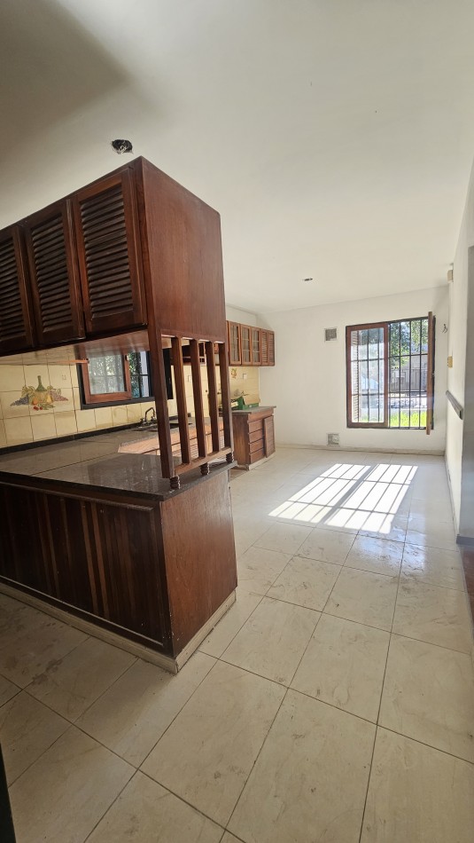OPORTUNIDAD! Casa a reciclar en Marquez de Sobremonte