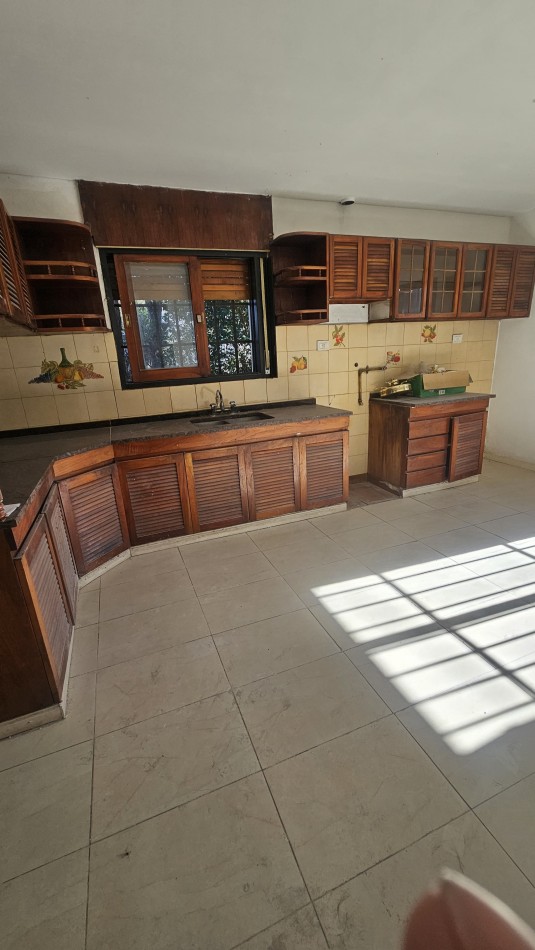 OPORTUNIDAD! Casa a reciclar en Marquez de Sobremonte
