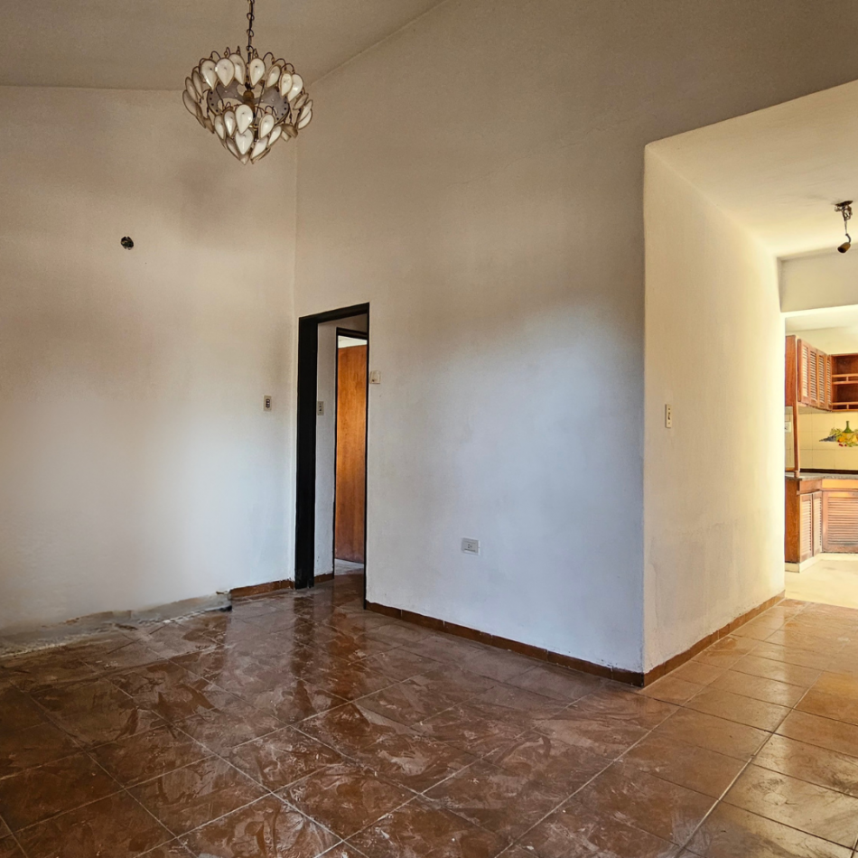 OPORTUNIDAD! Casa a reciclar en Marquez de Sobremonte