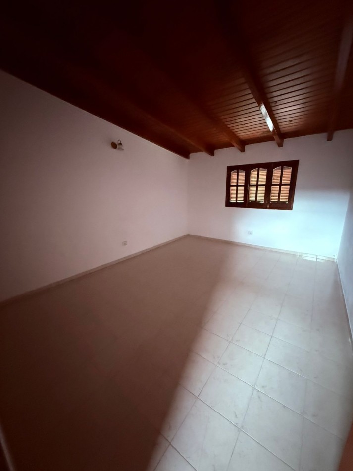 CASA DE 3 DORM EN ALQUILER-