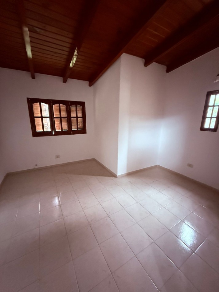 CASA DE 3 DORM EN ALQUILER-