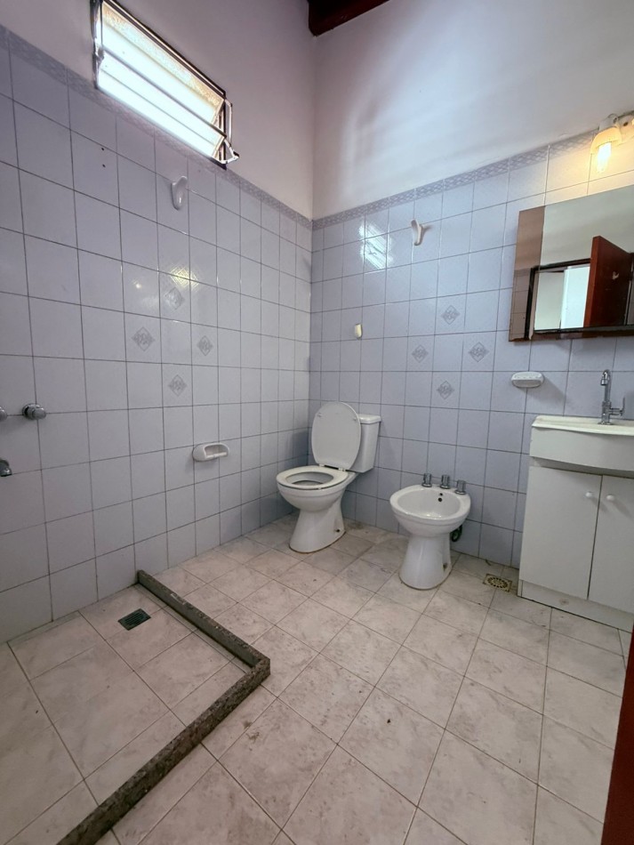 CASA DE 3 DORM EN ALQUILER-