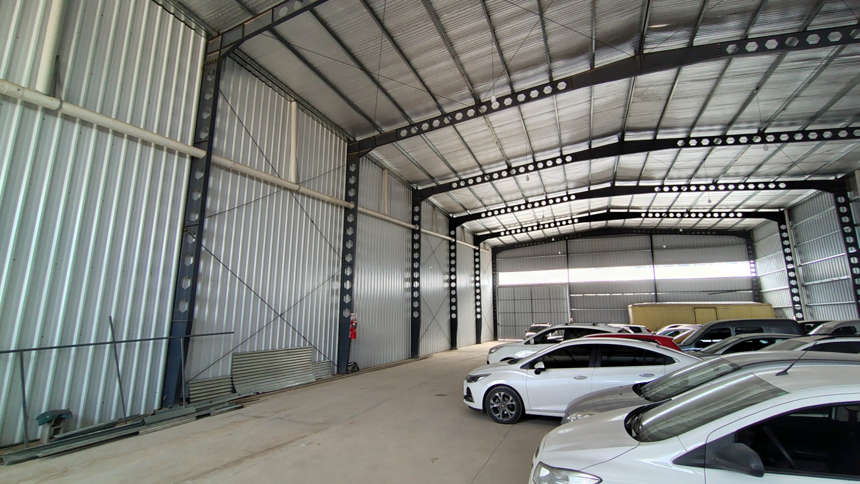 GALPONES 1800M2 POLO 52 CON RENTA