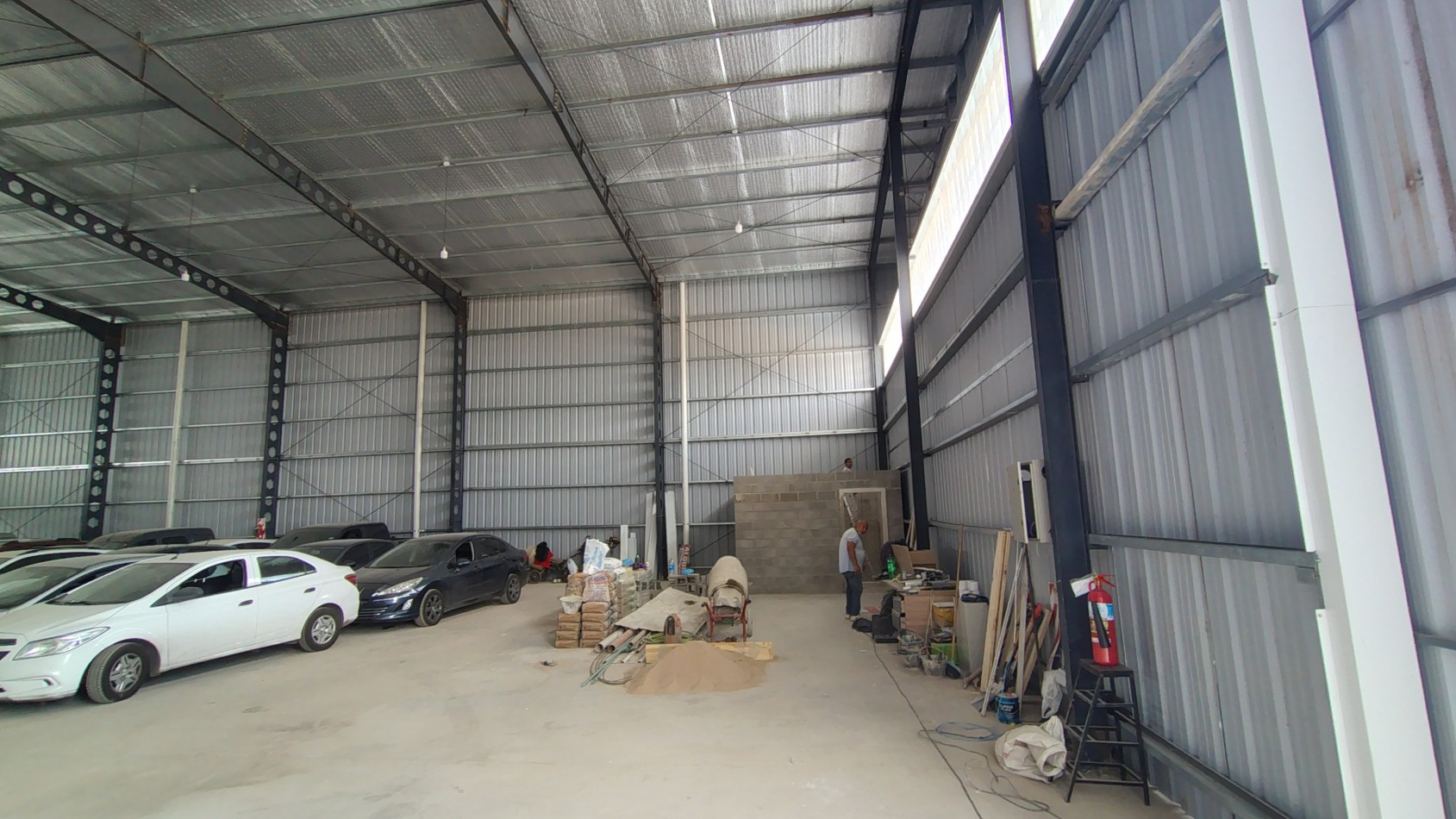 GALPONES 1800M2 POLO 52 CON RENTA