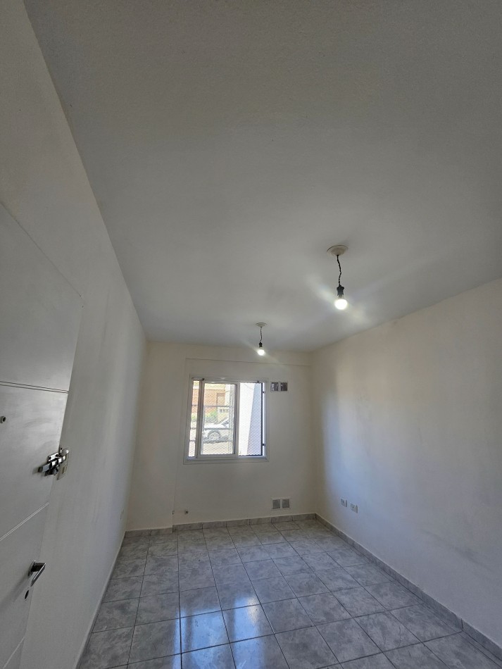 Guemes - Departamento en Planta Baja con Patio y Cochera (Con Renta Vigente)