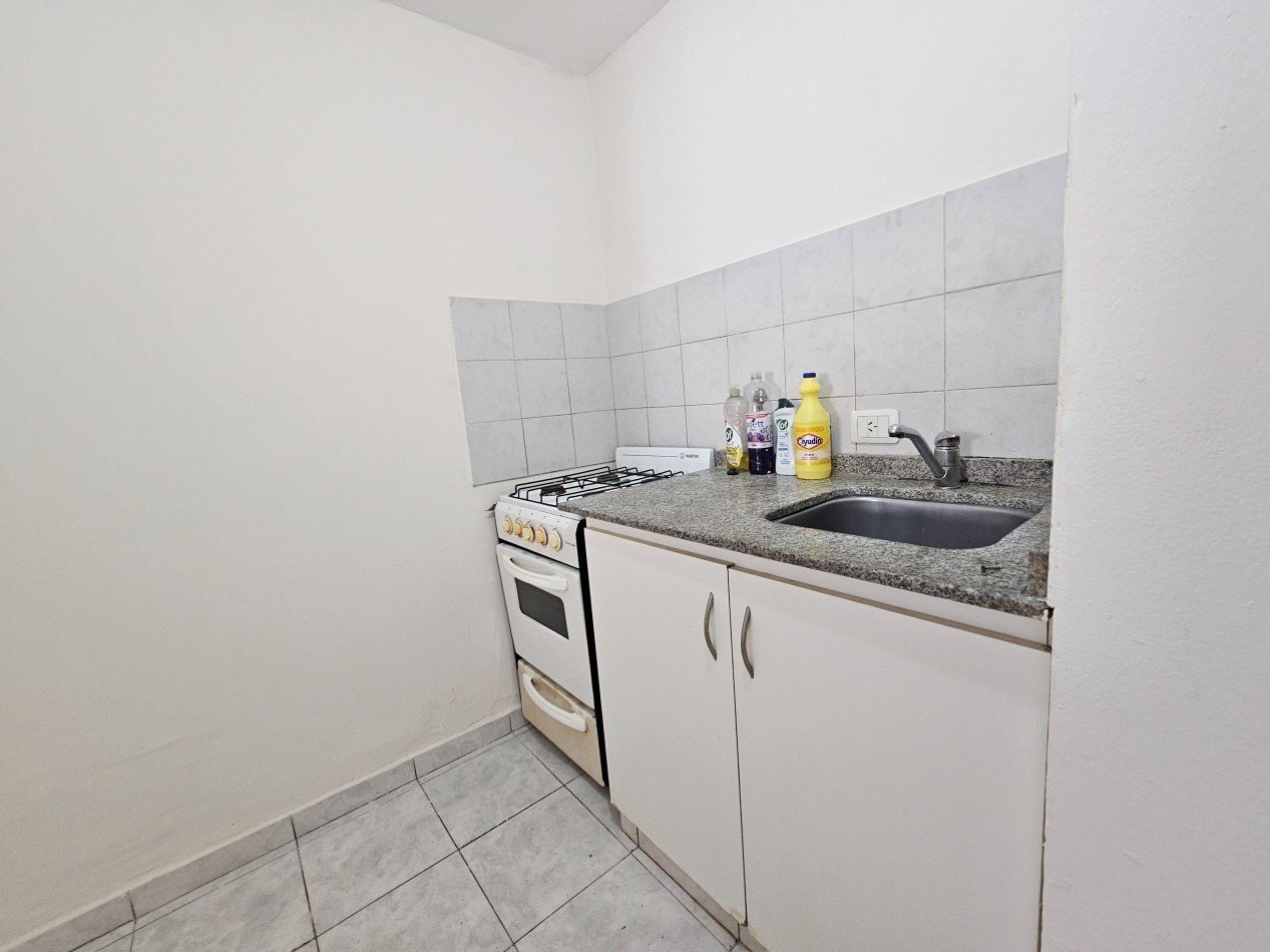 Guemes - Departamento en Planta Baja con Patio y Cochera (Con Renta Vigente)