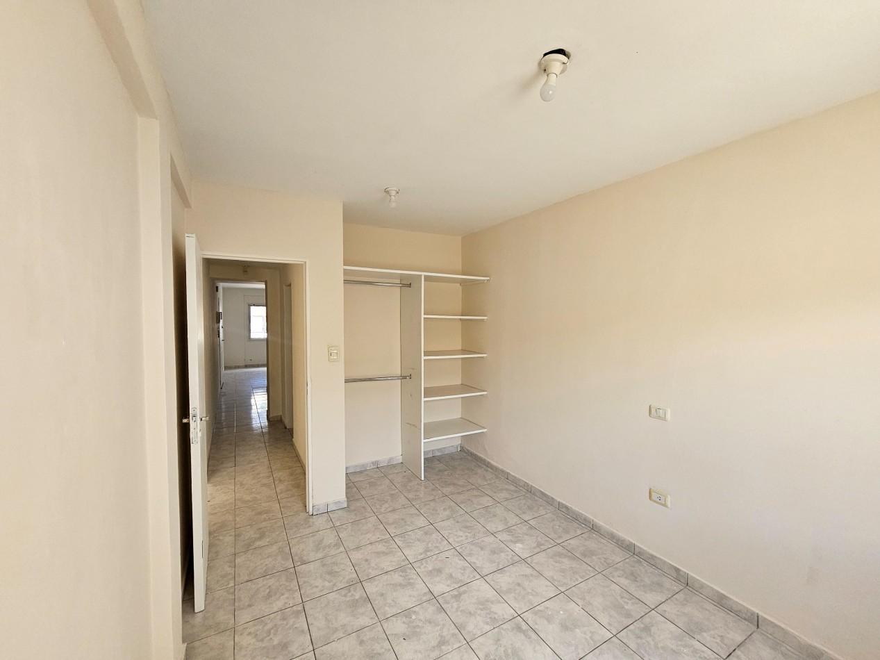 Guemes - Departamento en Planta Baja con Patio y Cochera (Con Renta Vigente)