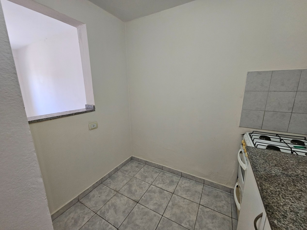 Guemes - Departamento en Planta Baja con Patio y Cochera (Con Renta Vigente)