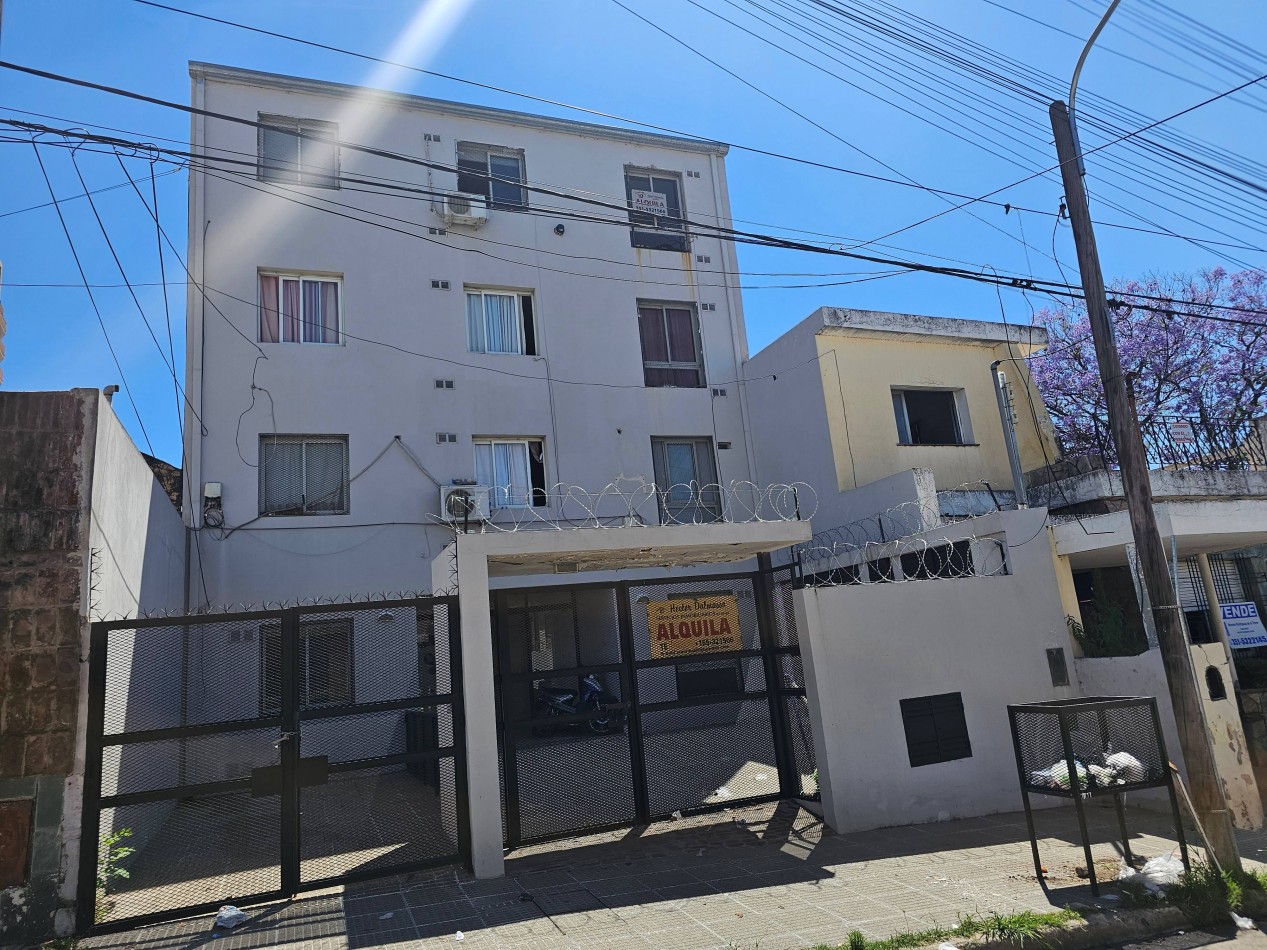 Guemes - Departamento en Planta Baja con Patio y Cochera (Con Renta Vigente)
