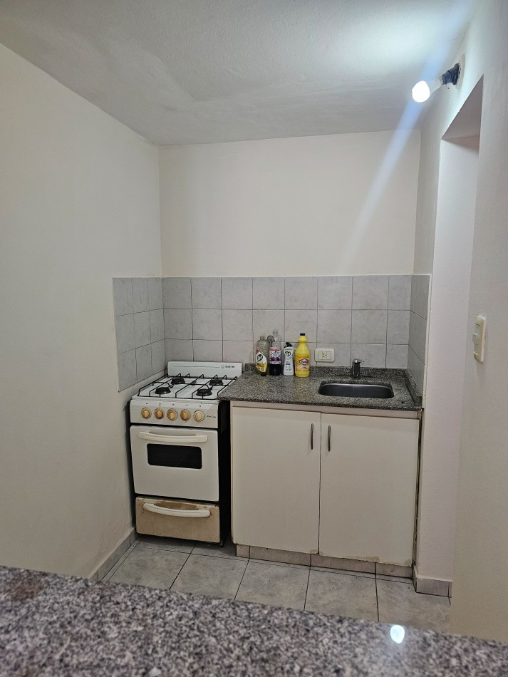 Guemes - Departamento en Planta Baja con Patio y Cochera (Con Renta Vigente)