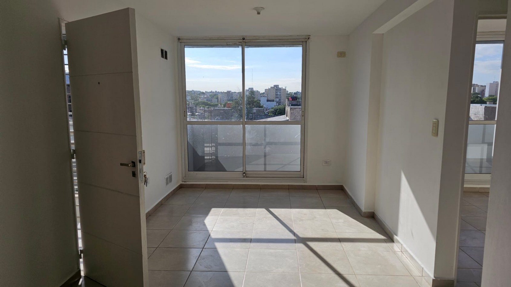 ALQUILER DEPTO 2 DORMITORIOS CON BALCON A Mts.DE CIUDAD UNIVERSITARIA