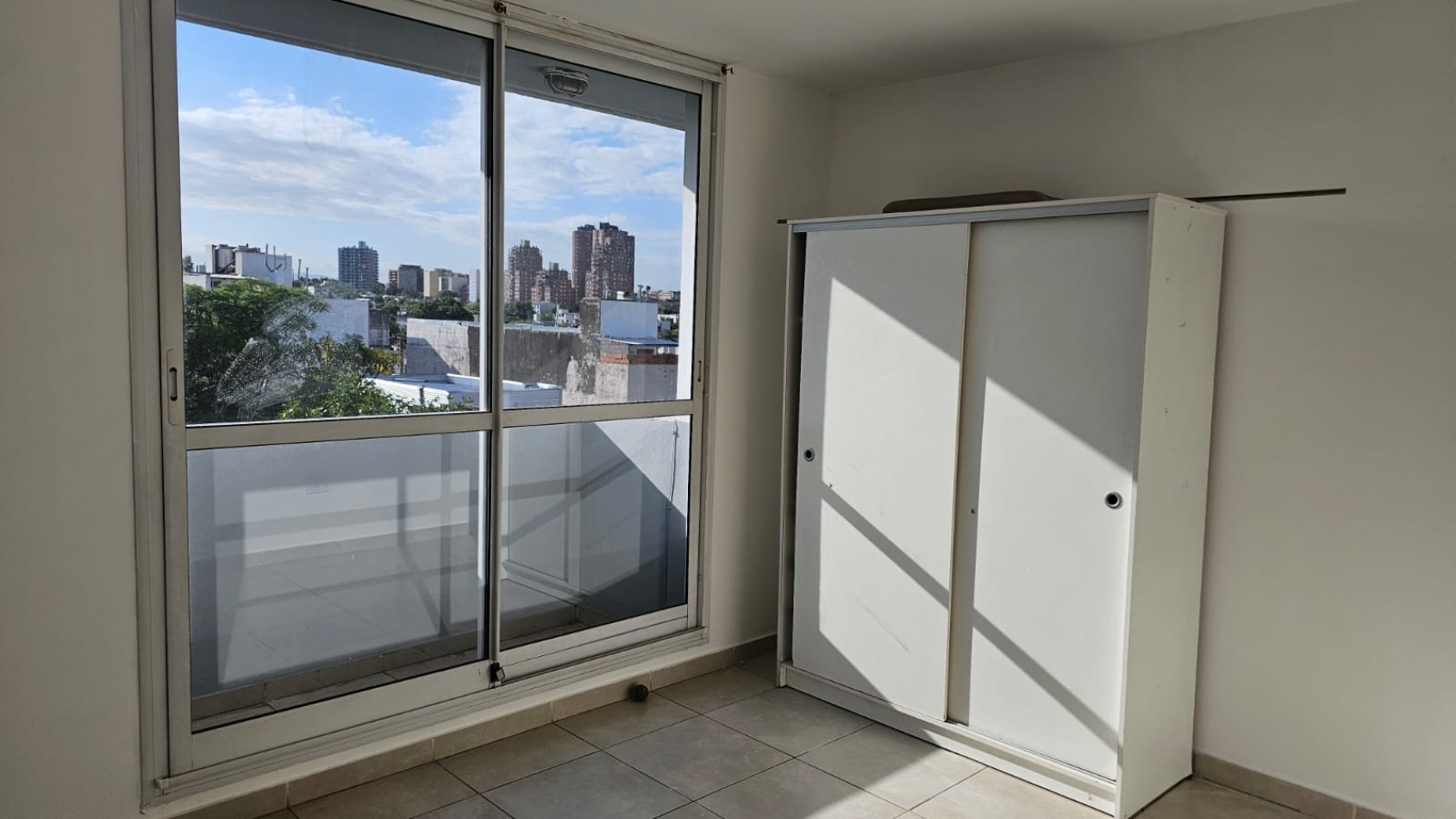 ALQUILER DEPTO 2 DORMITORIOS CON BALCON A Mts.DE CIUDAD UNIVERSITARIA