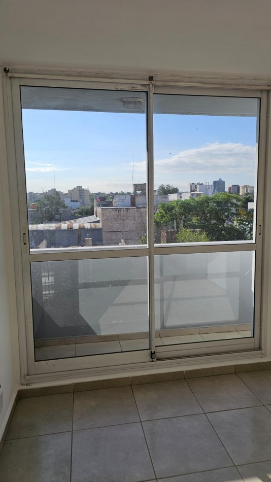 ALQUILER DEPTO 2 DORMITORIOS CON BALCON A Mts.DE CIUDAD UNIVERSITARIA