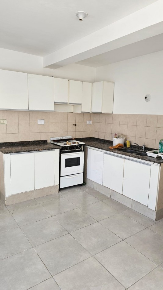 ALQUILER DEPTO 2 DORMITORIOS CON BALCON A Mts.DE CIUDAD UNIVERSITARIA