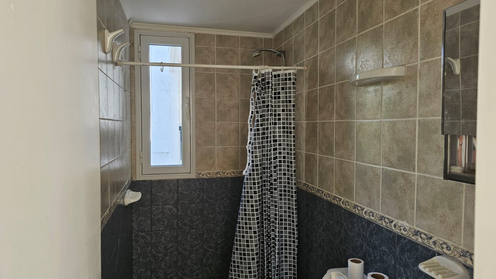 ALQUILER DEPTO 2 DORMITORIOS CON BALCON A Mts.DE CIUDAD UNIVERSITARIA