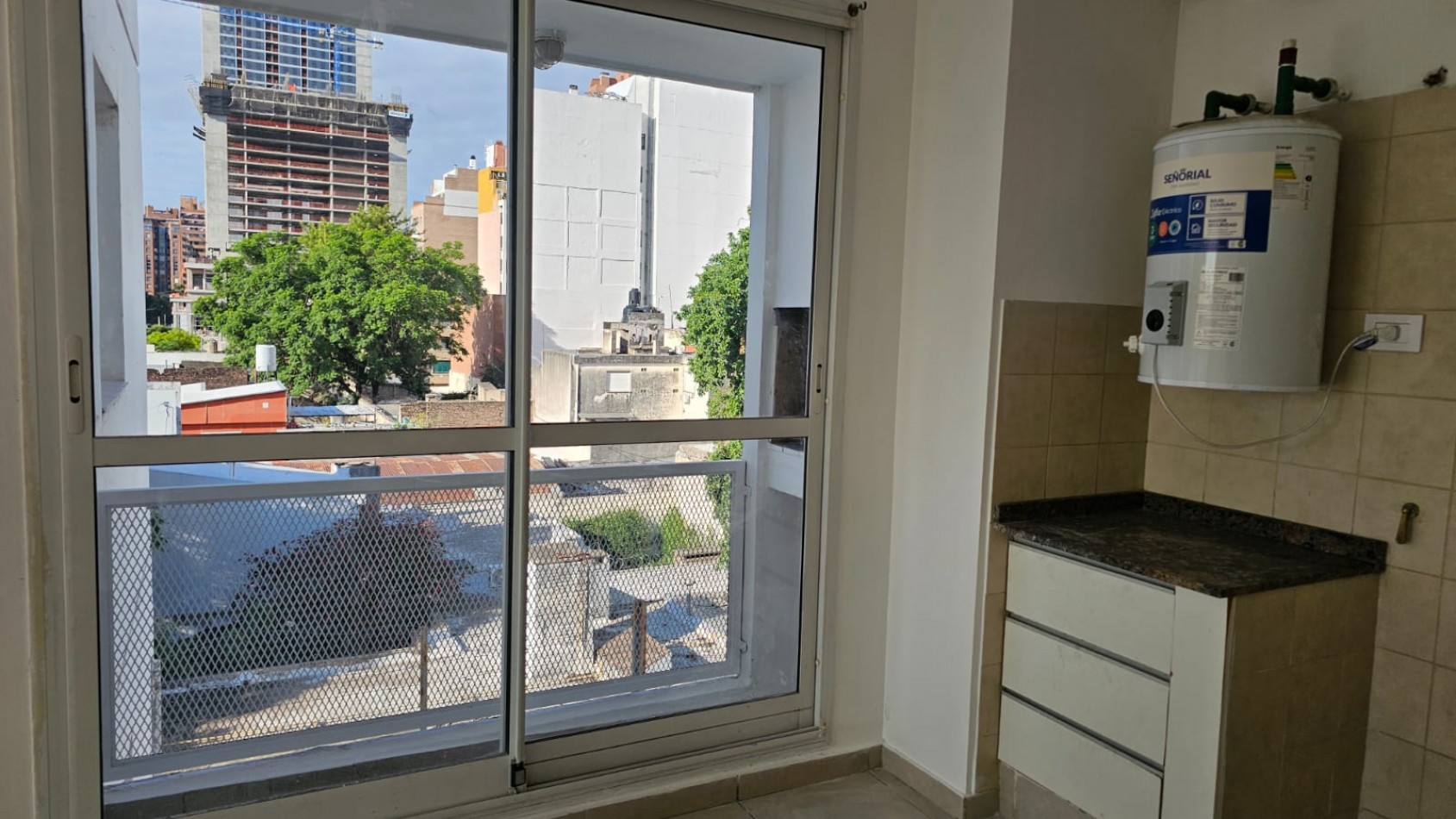 ALQUILER DEPTO 2 DORMITORIOS CON BALCON A Mts.DE CIUDAD UNIVERSITARIA