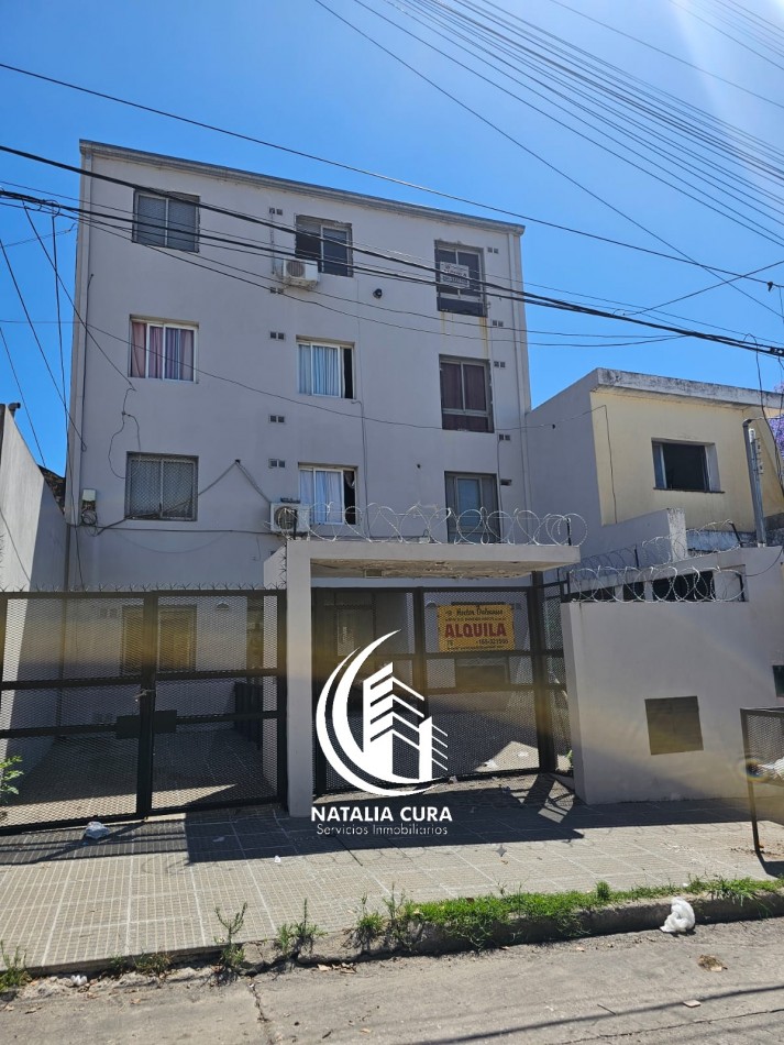 Guemes - Departamento en Planta Baja con Patio y Cochera (Con Renta Vigente)