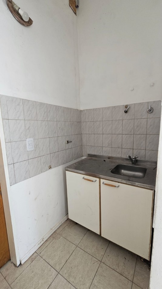 Alquilo Local en Av. Fuerza Aerea (Ruta 20)