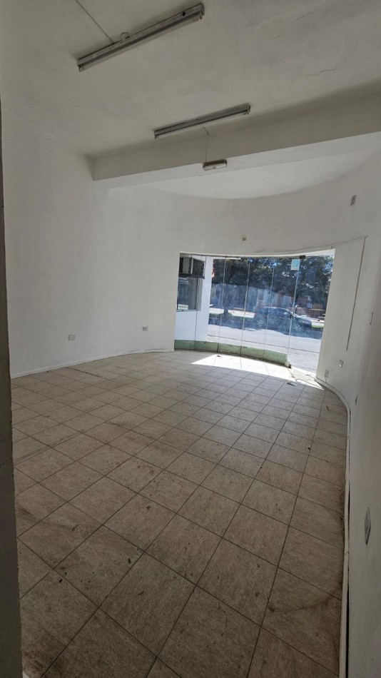 Alquilo Local en Av. Fuerza Aerea (Ruta 20)