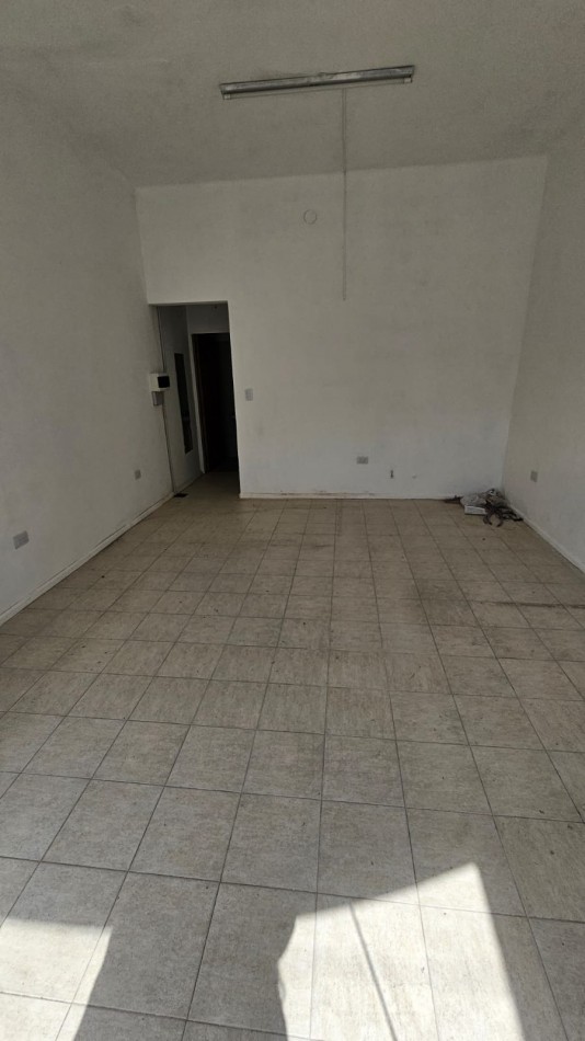 Alquilo Local en Av. Fuerza Aerea (Ruta 20)