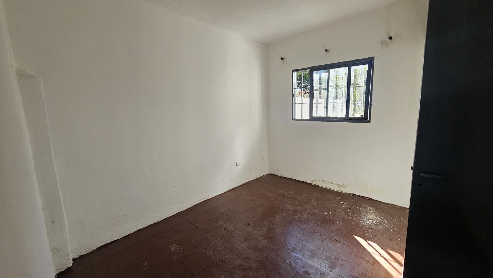 ¡OPORTUNIDAD VERSATIL EN BARRIO REVOL! Casa / Apto Uso Comercial/ Residencial