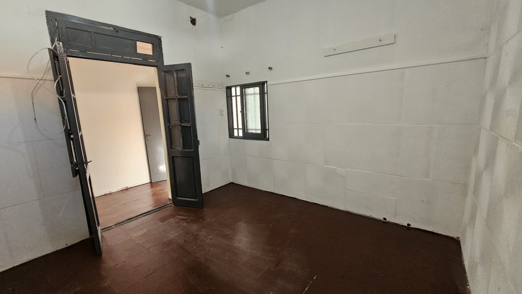 ¡OPORTUNIDAD VERSATIL EN BARRIO REVOL! Casa / Apto Uso Comercial/ Residencial