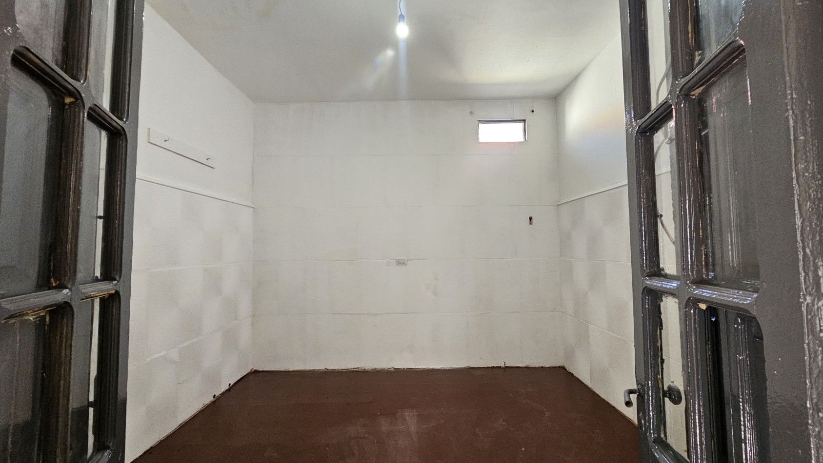 ¡OPORTUNIDAD VERSATIL EN BARRIO REVOL! Casa / Apto Uso Comercial/ Residencial